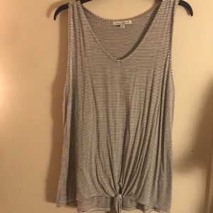 3️⃣ pieces for $10 sale 🏷 Jersey Front Tie Tank